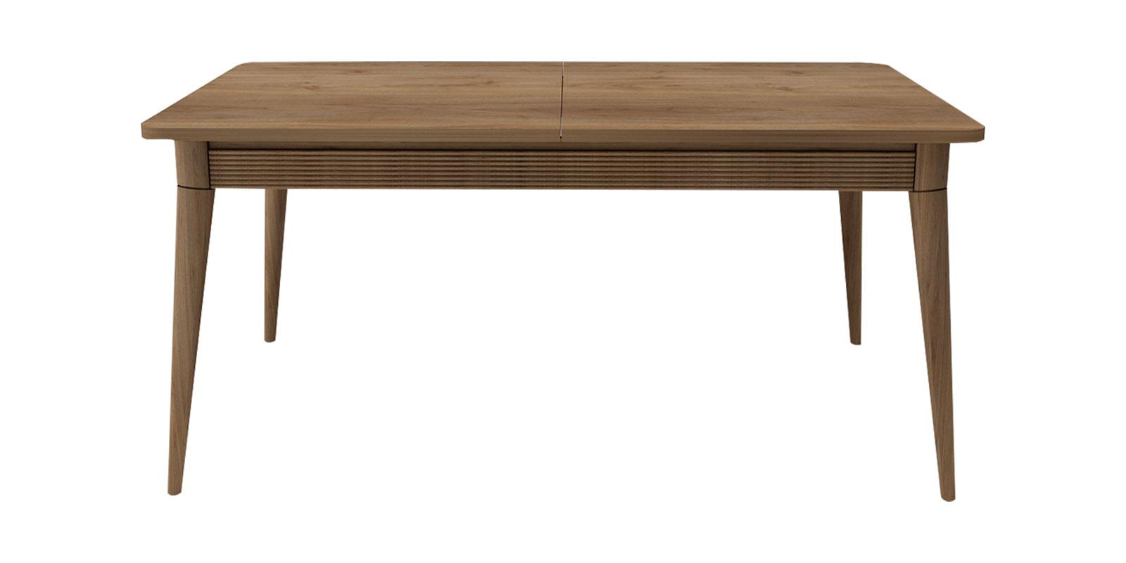 Flemens uzadılan yemək masası