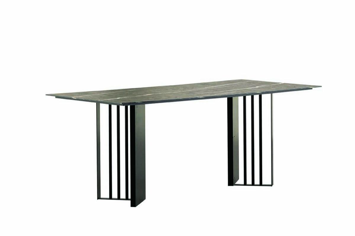 Nia Sabit Yemək Masası