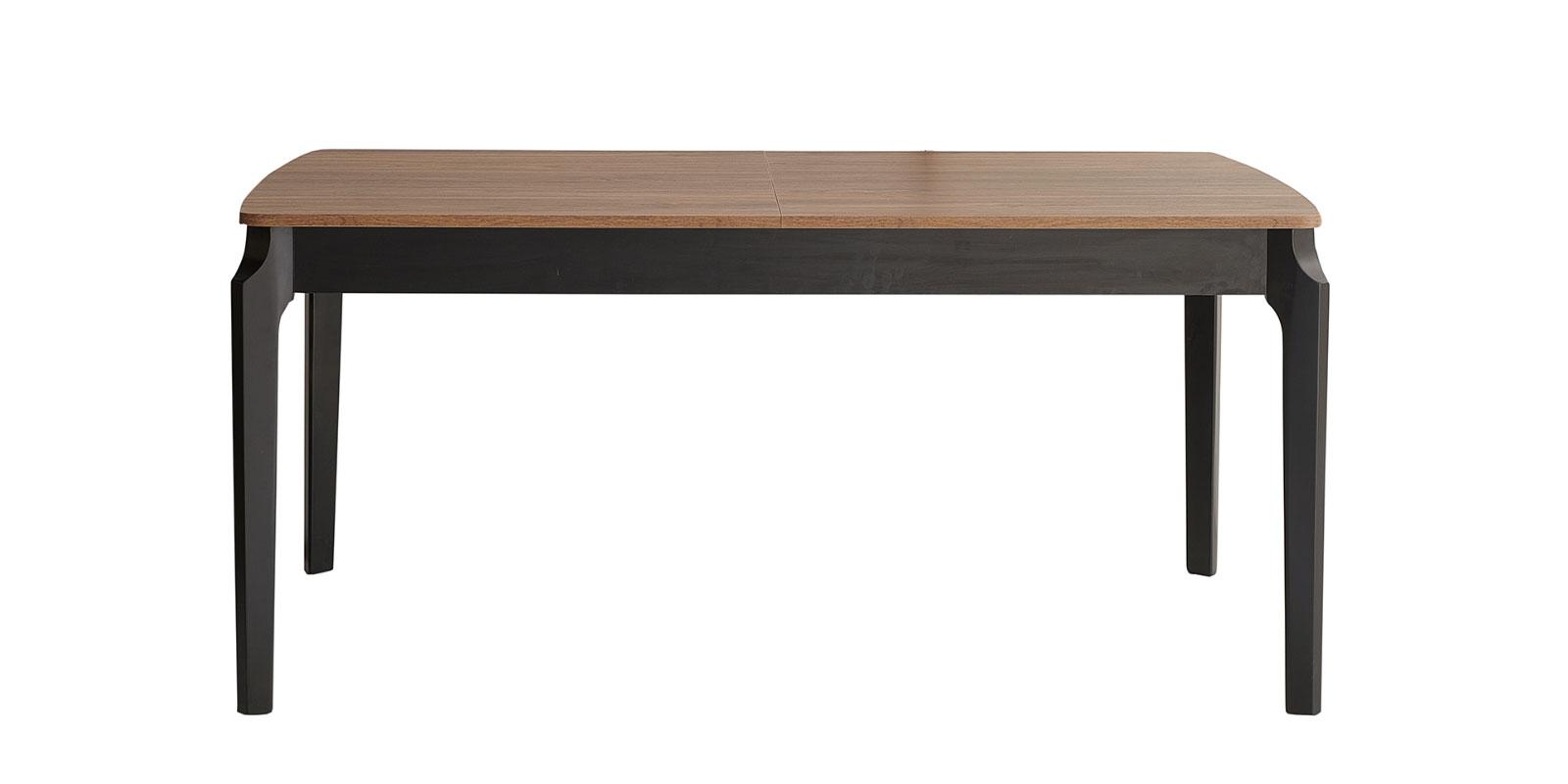 Renata Uzatılan Yemək Masası